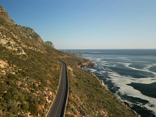 Weg langs de kust in Zuid-Afrika