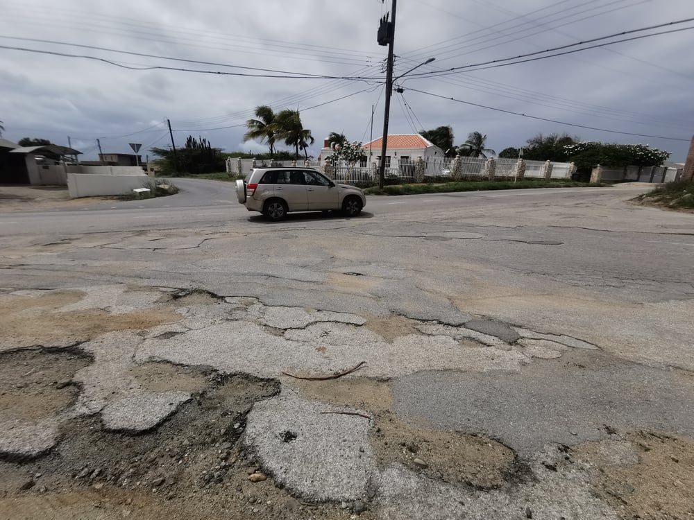 Gaten in de weg op Aruba