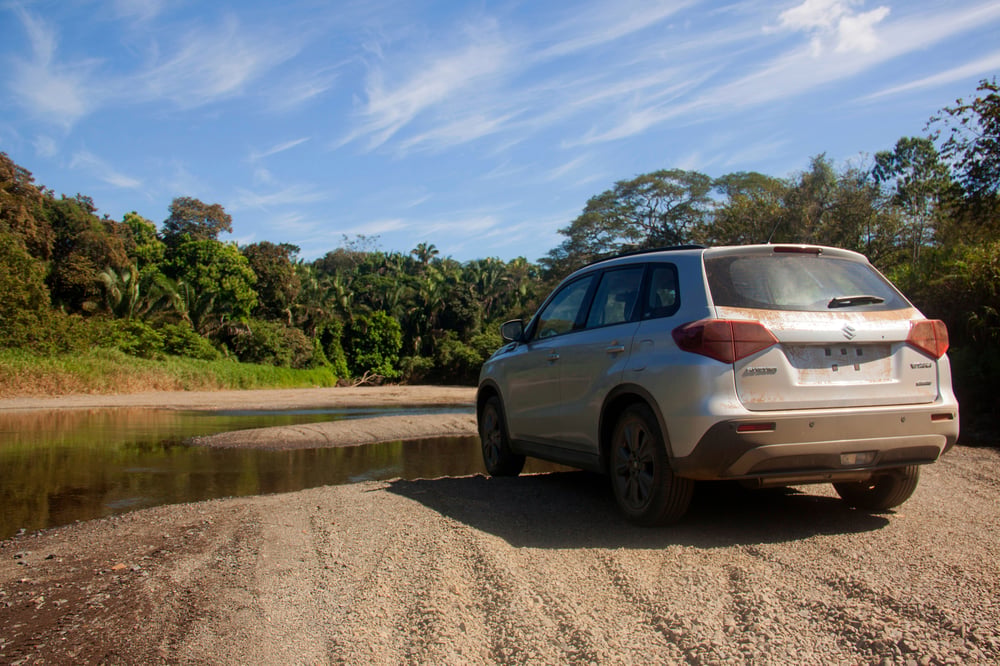 4x4 aan rivierbedding in Costa-Rica