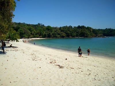Het strand Manuel San Antonio in Costa Rica