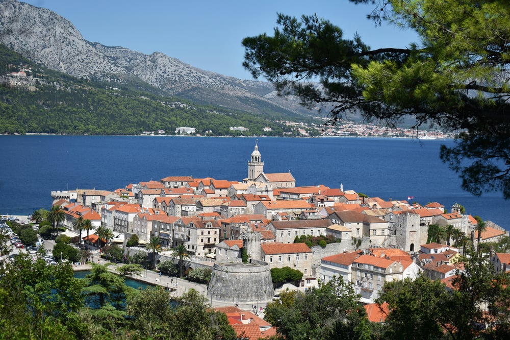 Zicht op Korčula, Kroatië