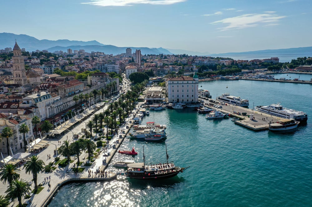 Uitzicht over de haven van Split