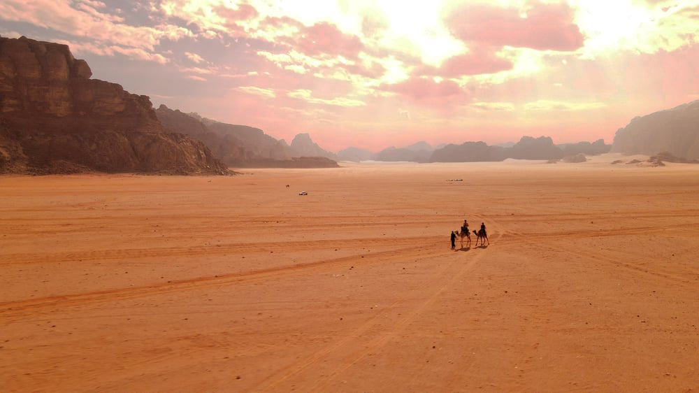 Wadi Rum met kamelen, Jordanië